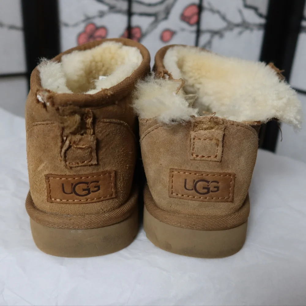 UGG Men's Chestnut Suede Slip-On Boots Size 8
